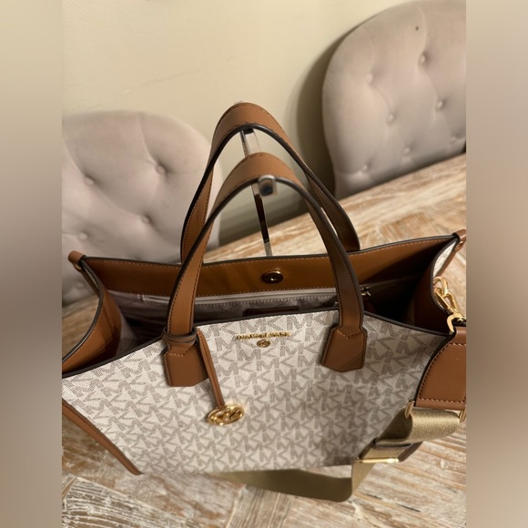 Michael Kors MK Logo Crossbody Tote - Picture 5 of 14